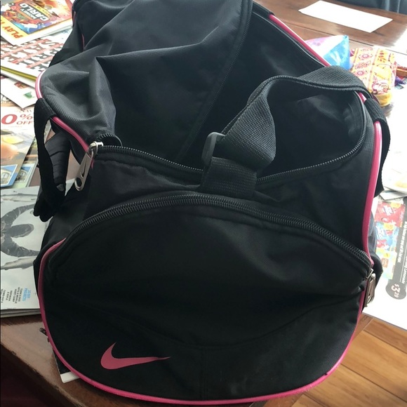 Nike duffle bag - Picture 3 of 4